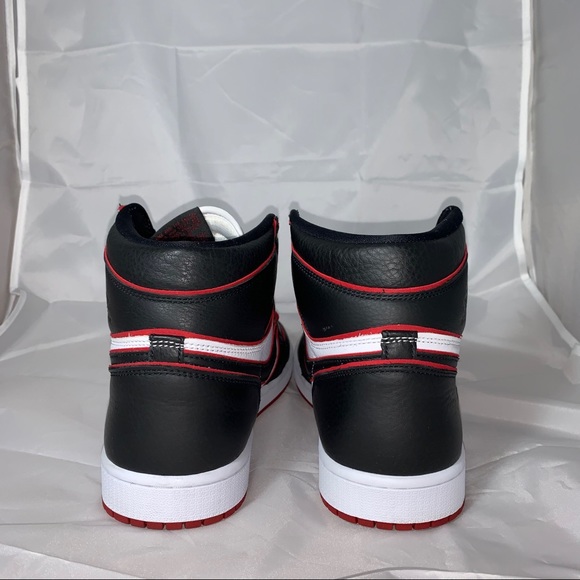 Air Jordan 1 ‘Bloodline’ Men’s size 10.5 - Picture 3 of 7